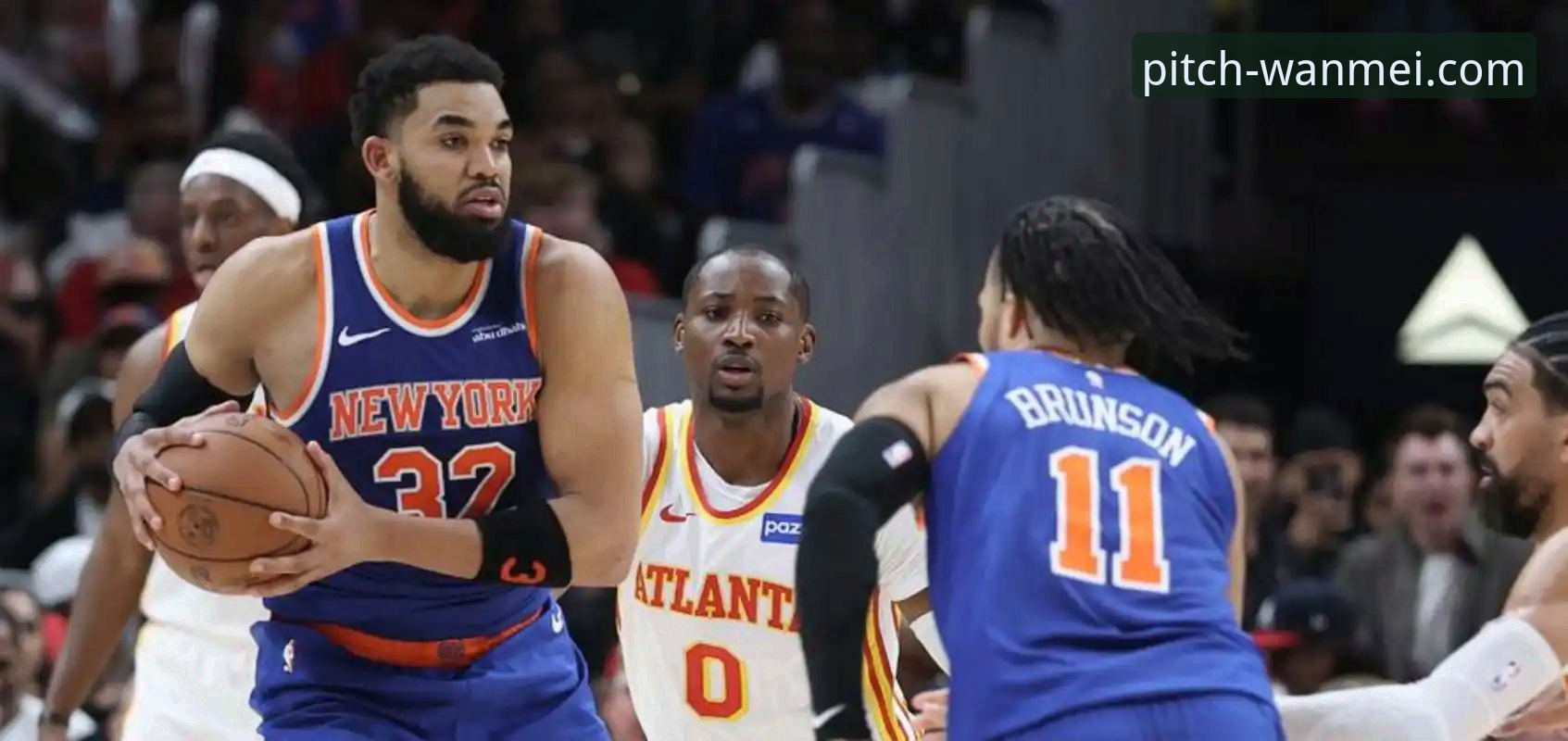 NBA季后赛最新动态：尼克斯队创纪录大胜老鹰，半场47分差距改写历史